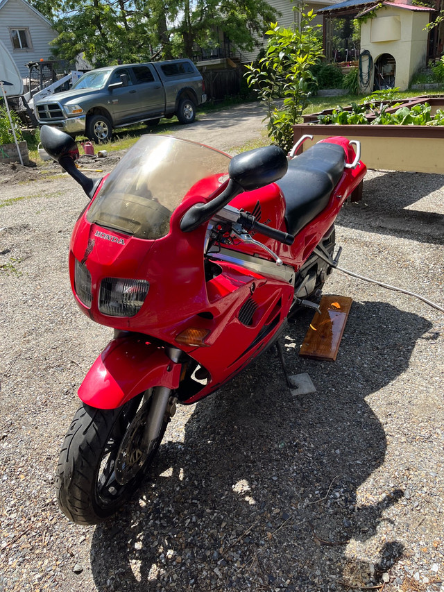 1995 Honda VFR 750 in Sport Touring in Vernon - Image 3
