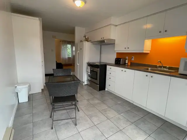 4 ½ Metro Langelier 5 min à pied, très ensoleillé in Long Term Rentals in City of Montréal - Image 4