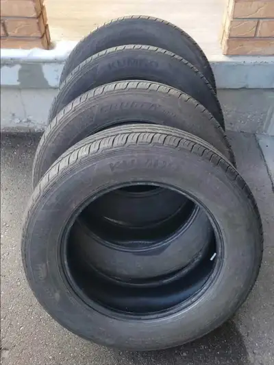 4 KUMHO Crugen HP71 All Season Tires for Sale. **255/60/R18** Great Condition. (7/32") 70% Tread Rem...