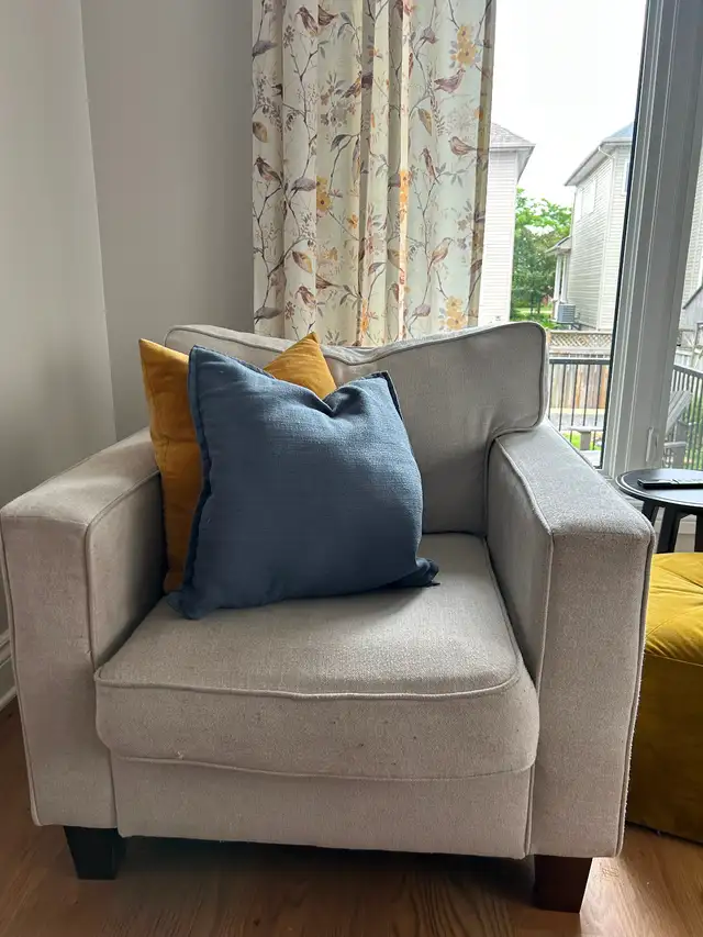 Structube Accent Chairs in Chairs & Recliners in Ottawa - Image 2