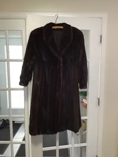 Manteau de fourrure, View more