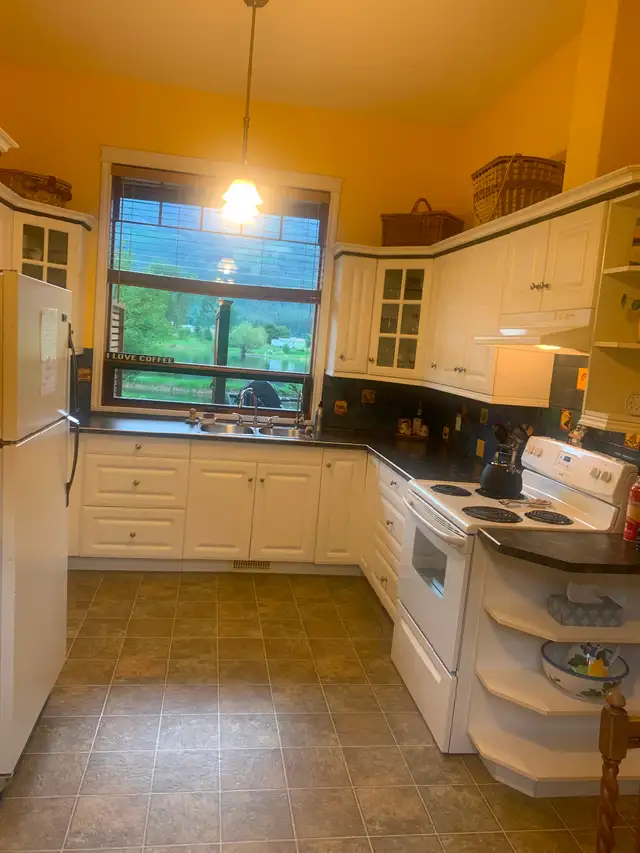 Shuswap River Vacation Cottage  (new openings) in Alberta in Canada - Image 10