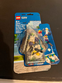 Lego City Set #40526: Electric Scooters &amp; Charging Dock