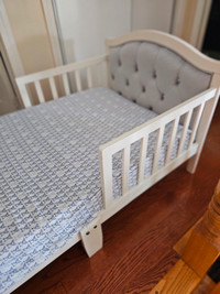 Toddler/kids bed, in excellent condition! With mattress!