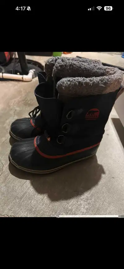 Sorel boots size 6. Excellent condition, View more