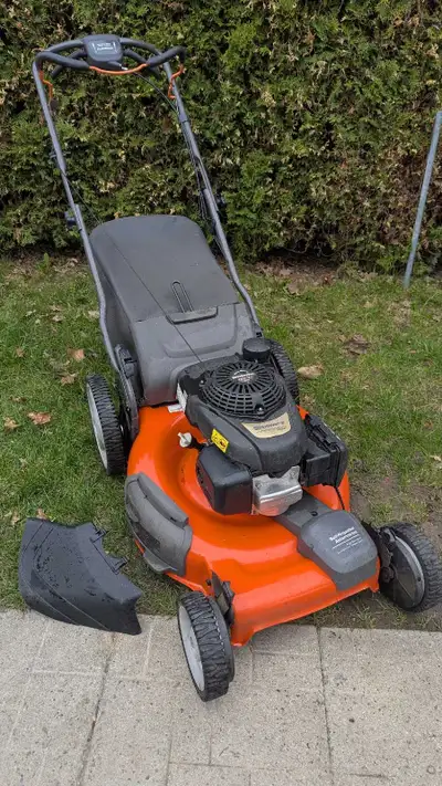 Tondeuse à gazon Husqvarna 22 po. Autopropulsée, View more