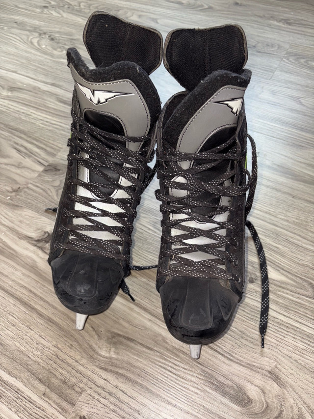 Precision edge ice skates men patins dans Patins et patins à roulettes  à Ville de Montréal