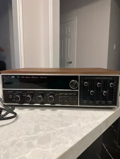 Vintage JVC VR-5511 AM/FM stereo receiver/amplifier/equalizer., View more