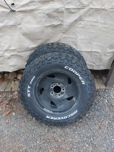 Used 2 x Cooper STT Pro LT 265 70 R17