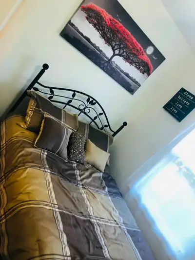 Furnished room for rent within walking distance to Acadia. $800 everything included, seeking mature...