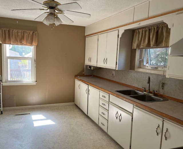 4 bedroom 2 bathroom house for rent 1300/month Long Term Rentals