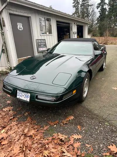 1993 Chevrolet Corvette Convertible only 5692 were created for that year .This car has an LT1 350 V8...