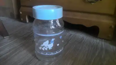 1.5 litre glass storage jar with blue design & plastic lid. VGUC, View more