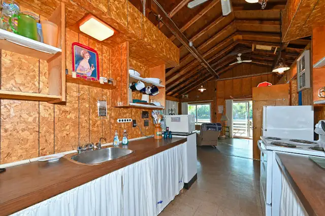 Charleston Lake Rental Cottage - Flip Flop Inn in Ontario in Canada - Image 20