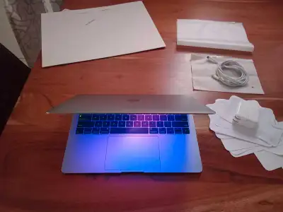 Apple Air 2019 MacBook 13.3 " 8GBRAM 256GB bon état travail bien, View more