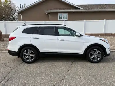- - - - 2016 Hyundai Santa Fe SUV - XL 7 PASS - AWD = = WHITE / BLACK CLOTH = = ** SOME other featur...