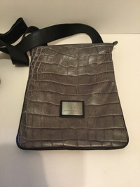 Puntotres Leather Handbag