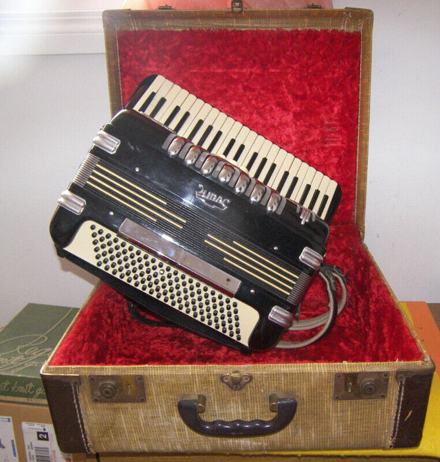 Accordion  LIRA  Made In Italy 120 Bass in Arts & Collectibles in Edmonton