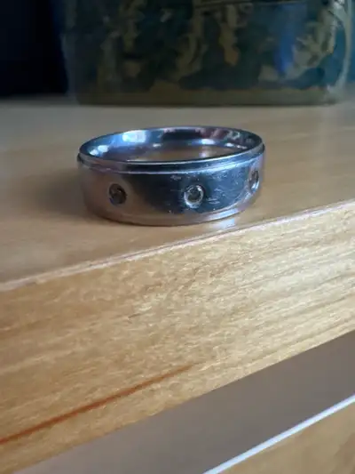 I'm offering a pre-owned stainless steel ring in size 10, perfect for adding a touch of rugged style...