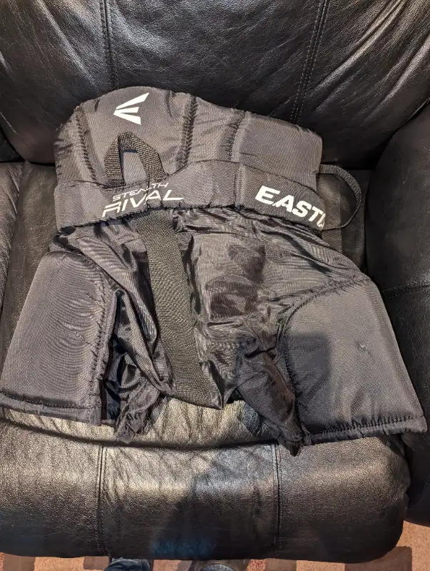 Hockey Pants Easton Youth XL in Hockey in Calgary - Image 3