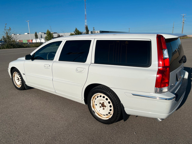 2005 Volvo V70 T5 Automatic in Cars & Trucks in Calgary - Image 2