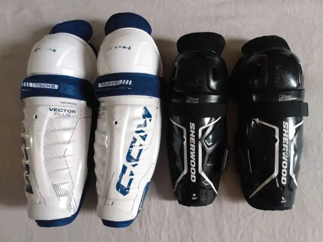 HOCKEY EQUIPMENT KIDS YOUTH SKATES size 3 PADS BAG PANTS KIT in Hockey in City of Toronto - Image 11