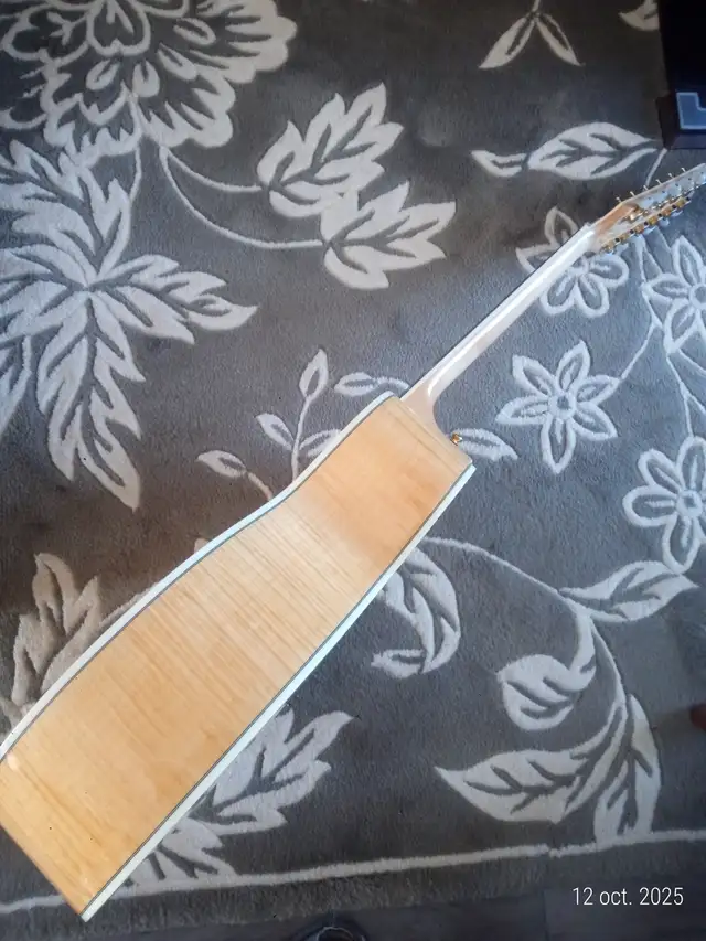 Beautiful Takamine Jumbo GJ72CE-NAT 12 guitar in great condition in Guitars in Drummondville - Image 11