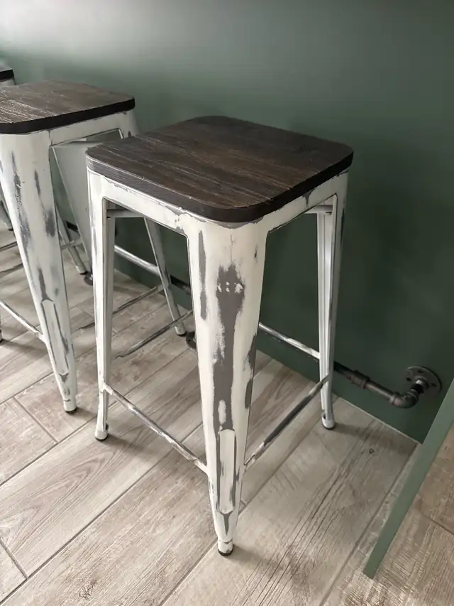 4 counter height bar stools vintage in Chairs & Recliners in Edmonton - Image 3