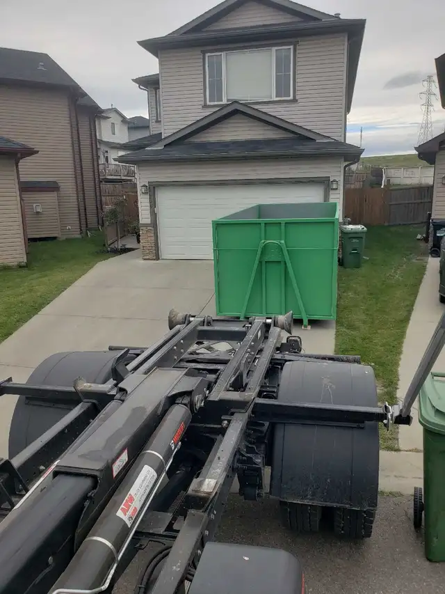 Roll off bins65203779416067125