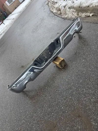 Please call or txt only 6️⃣4️⃣7️⃣-8️⃣8️⃣1️⃣-8️⃣4️⃣3️⃣3️⃣ **Bumper has some dings and scuffs as seen...