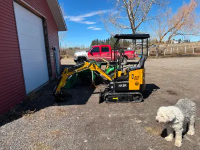 I have a 2026 CFG H12R for sale. 420cc engine, 800 kg load weight, static thumb, aux hyd, fixed boom...