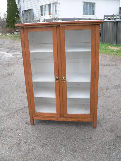 belle bibliothèque vitré antique # 8472 en bois a 3 tablette 38"3/4 x 15"1/2 x 54" H porte vitré 450...