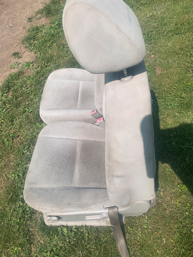 2007 - 2013 Chevy gmc truck / Suv Cloth bucket seats in Other in Hamilton - Image 2