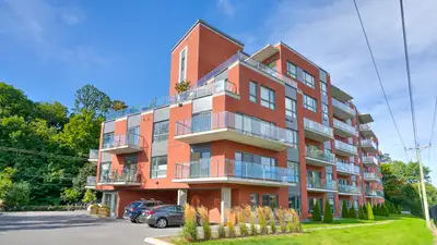 4 ½ | West Island | Disponible maintenant ✨ Vivez au 9801 Boisé Cérès — le luxe rencontre la nature....