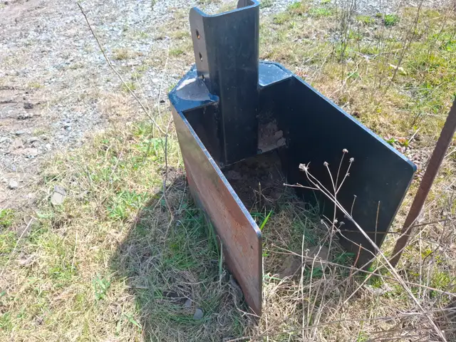Tree Planter. Dutchman Tree Planter. in Plants, Fertilizer & Soil in Hamilton - Image 6