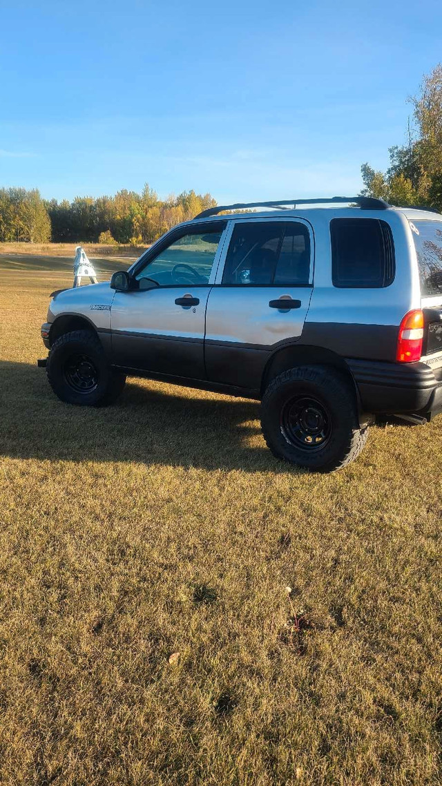 2002 chev 4x4 Tracker in Cars & Trucks in St. Albert - Image 2