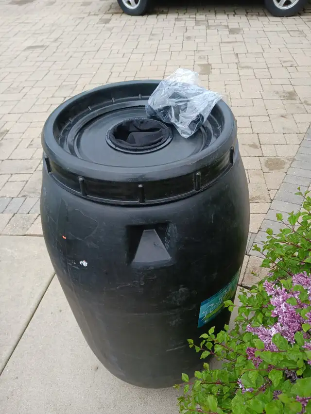 Collingwood, ON:  Repurposed Rain Catcher Barrel in Outdoor Tools & Storage in Owen Sound - Image 3