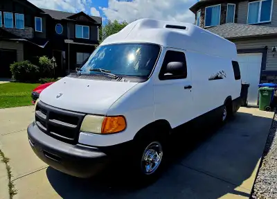2000 Leisure Travel Camper Van • Only 118,700 km • No Rust Located in Okotoks, Alberta If you're loo...