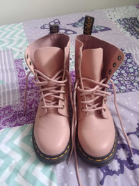 Womans pink airwair boots