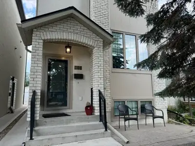 **3Bed 2.5Bath Duplex Suite For Rent In Sir John Franklin**