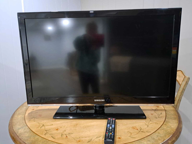 45 inch Samsung tv in TVs in Oshawa / Durham Region - Image 3