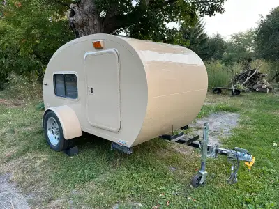 Precious wee trailer, excellent condition! We’ve taken it to New Brunswick twice, very easy on fuel,...