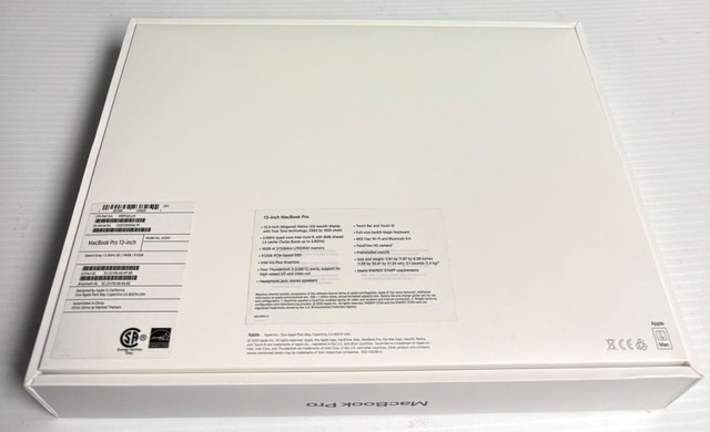 Apple MacBook Pro (13", 2020, Four Thunderbolt 3 ports) in Laptops in Guelph - Image 3