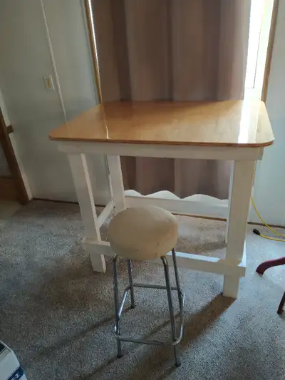 High top epoxy resin table and stool for sale. The Top is Birch. Measurements top 40"x 28" 40" tall...