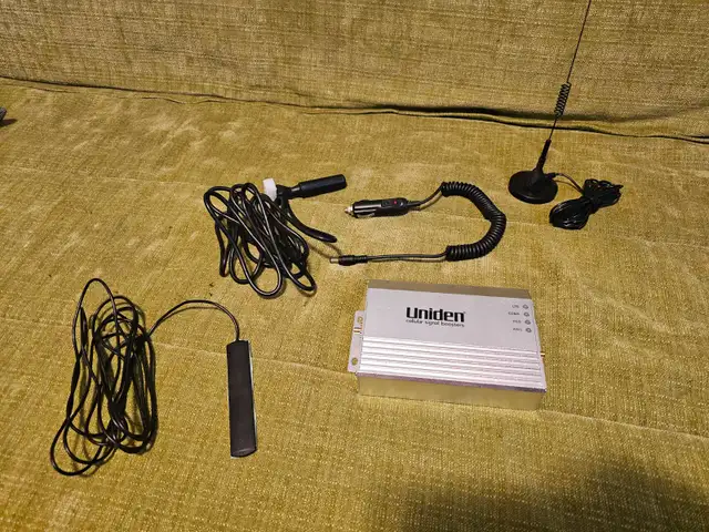 UNIDEN UM-50 CELL SIGNAL BOOSTER