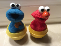FIGURINES  SESAME  STREET  =  Cookie monster + Elmo