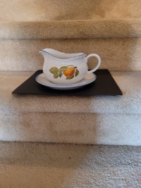 Gravy Boat with Stand