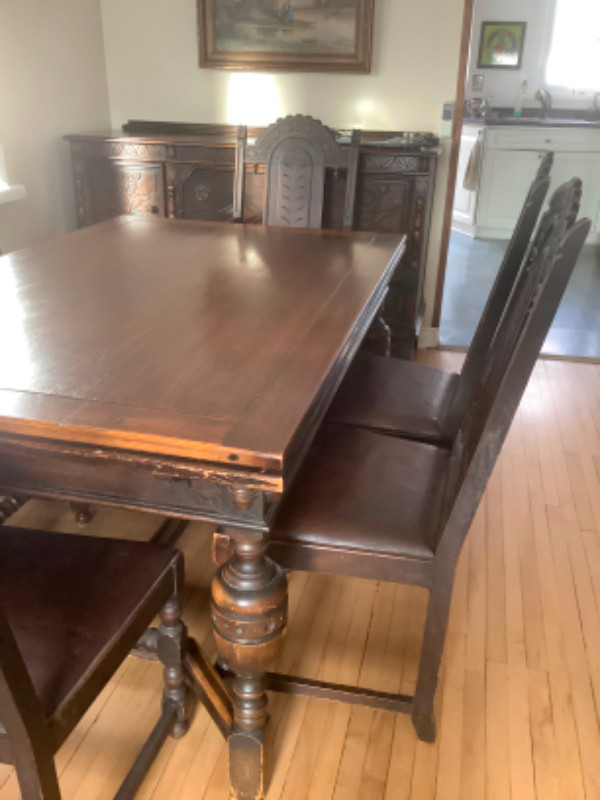 ANTIQUE SOLID CLASSY OAK WOOD/LEATHER DINING SET ~ CIRCA 1920 in Arts & Collectibles in Thunder Bay - Image 3