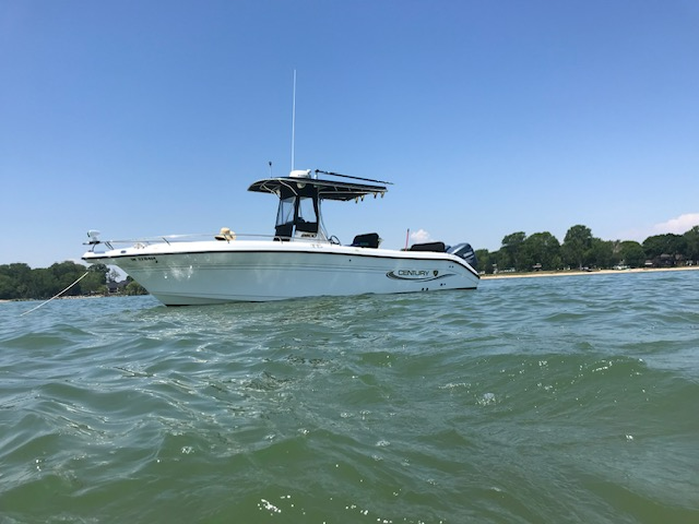2003 Century 2600 with Tri axle trailer in Powerboats & Motorboats in Leamington - Image 11