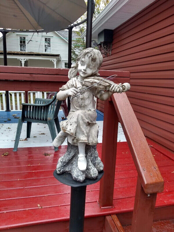 Garden Statue with stand in Outdoor Décor in Moncton